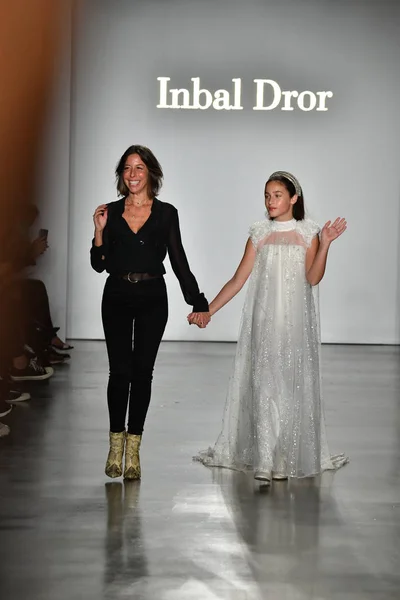 New York Oktober Designerin Inbal Dror Und Ihre Tochter Emma — Stockfoto