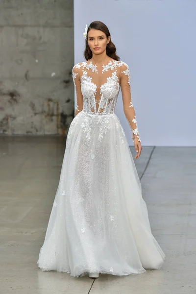 New York Oktober Modell Går Landningsbanan Pnina Tornai Fall 2020 — Stockfoto