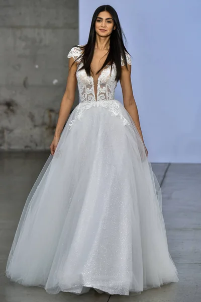 New York Octobre Mannequin Parcourt Piste Lors Pnina Tornai Fall — Photo