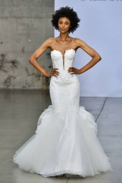 New York Octobre Mannequin Parcourt Piste Lors Pnina Tornai Fall — Photo