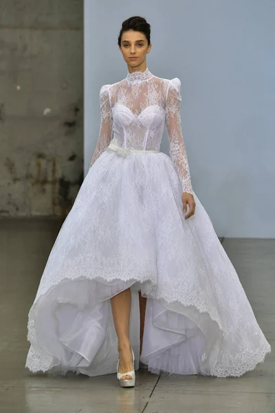 New York Oktober Modell Går Landningsbanan Pnina Tornai Fall 2020 — Stockfoto