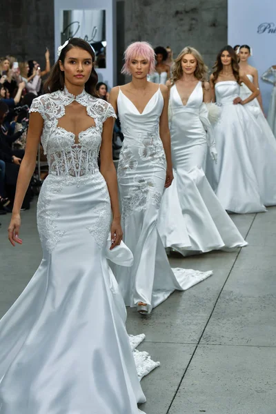 New York Října Modely Projdou Finále Ranveje Během Svatební Přehlídky — Stock fotografie