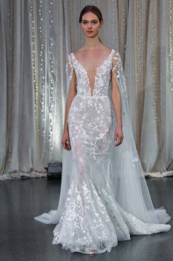 New York, Ny - 4 Ekim: 4 Ekim 2019 'da New York' ta düzenlenen Lee Petra Grebenau 2020 Sonbahar Runway Show 'unda bir model podyumda yürüyor..