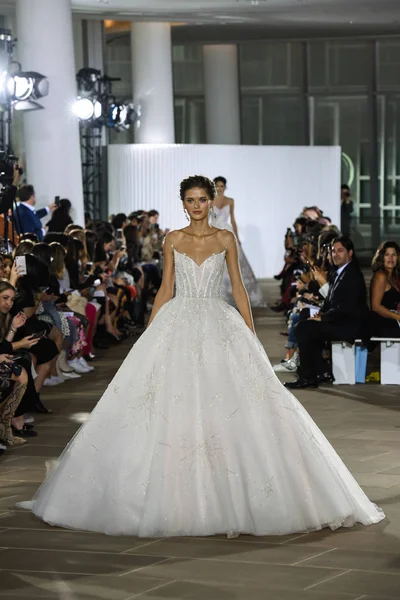 New York Oktober Ein Model Läuft Während Der Brautlaufstegshow Ines — Stockfoto