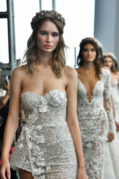 New York Oktober Modeller Går Runway Finalen Berta Fall 2020 — Stockfoto