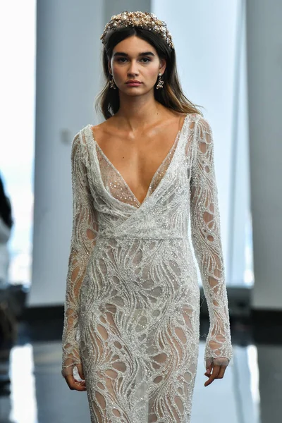 New York October Model Walks Runway Berta Fall 2020 Bridal — Stock Photo, Image