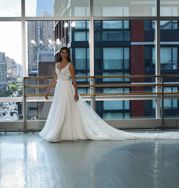 ニューヨーク 10月5日 モデルは 10月5 2019でニューヨークで開催されるJustin Alexander Fall 2020 Bridal Runway — ストック写真