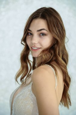 New York, Ny - 6 Ekim: Galia Lahav Fall 2020 Gelin Sunumu sırasında poz veren bir model 6 Ekim 2019, New York.