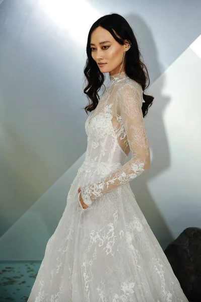 New York October Model Posing Galia Lahav Fall 2020 Bridal — Stock Photo, Image
