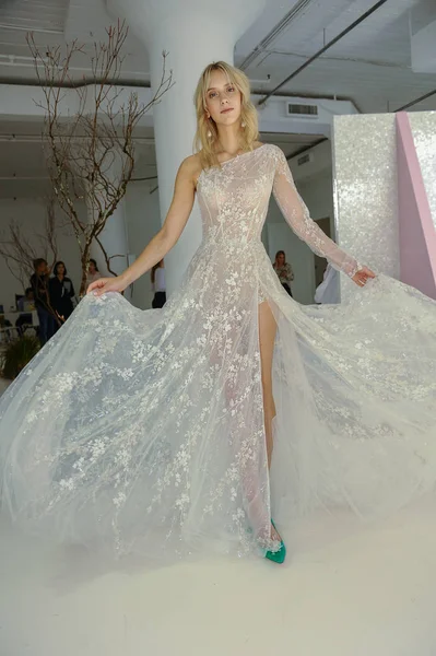 New York October Model Posing Galia Lahav Fall 2020 Bridal — стокове фото