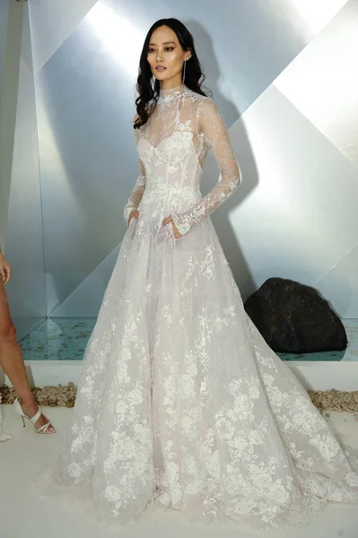 New York Oktober Ein Model Posiert Während Der Brautpräsentation Von — Stockfoto