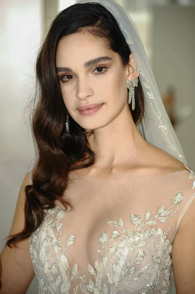 New York Října Model Pózující Během Svatební Prezentace Galia Lahav — Stock fotografie