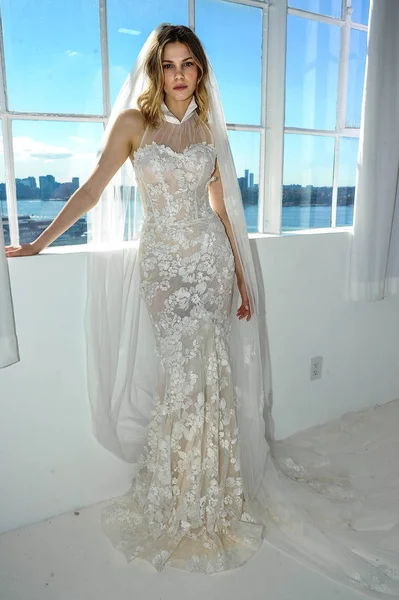 New York Octobre Mannequin Posant Lors Galia Lahav Fall 2020 — Photo