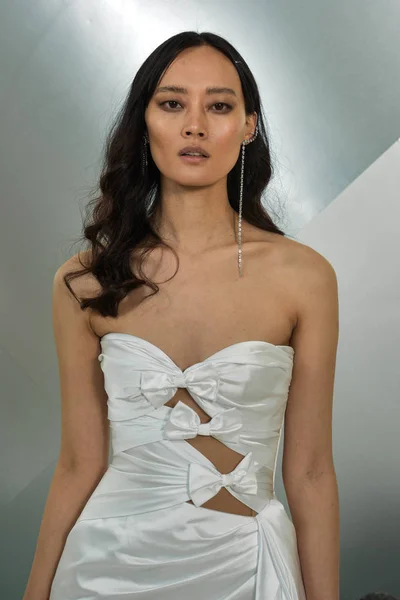 New York October Model Posing Galia Lahav Fall 2020 Bridal — Stock Photo, Image