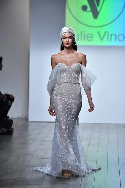 New York October Model Walks Runway Julie Vino Fall 2020 — Stock Photo, Image