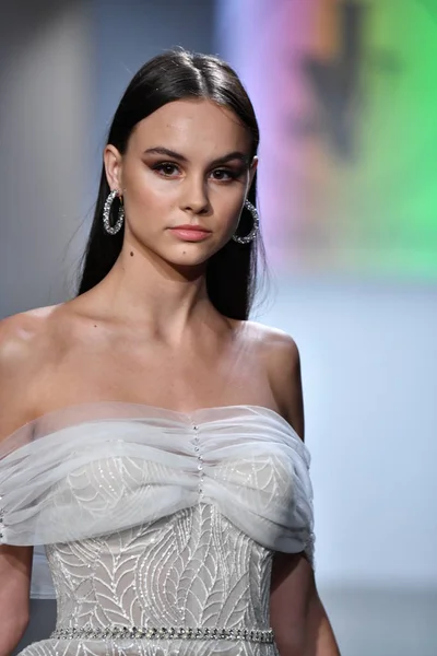 New York Října Modelka Kráčí Ranveji Svatební Dráze Julie Vino — Stock fotografie