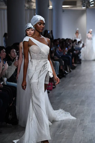 New York Října Modely Projdou Finále Ranveje Svatební Dráze Julie — Stock fotografie