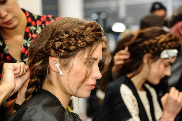 New York October Model Getting Ready Backstage Ines Santo Fall — Stock Photo, Image