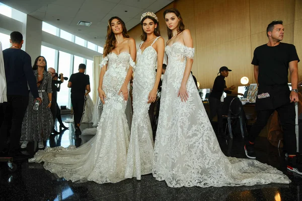 Nueva York Octubre Modelos Posando Entre Bastidores Antes Del Desfile —  Fotos de Stock