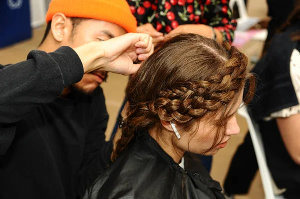 New York October Model Getting Ready Backstage Ines Santo Fall — Stock Photo, Image