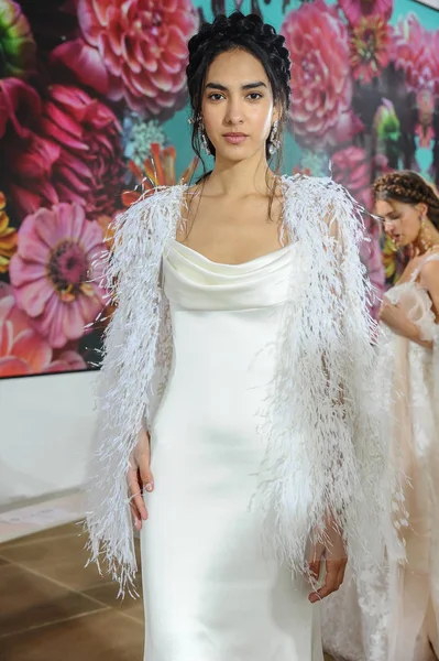 New York Ekim Ines Santo Fall 2020 Gelinlik Runway Show — Stok fotoğraf