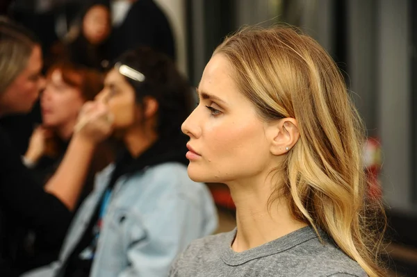 New York October Model Getting Ready Backstage Ines Santo Fall — Stock Photo, Image