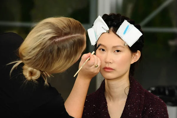 New York October Model Getting Ready Backstage Ines Santo Fall — 스톡 사진