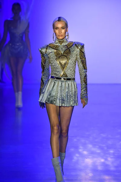 New York New York February Model Walk Runway Blonds Nyfw — 스톡 사진