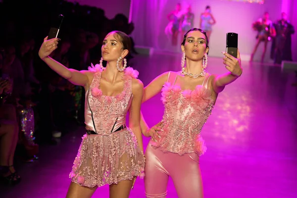 New York New York Februar Models Laufen Während Nyfw Shows — Stockfoto
