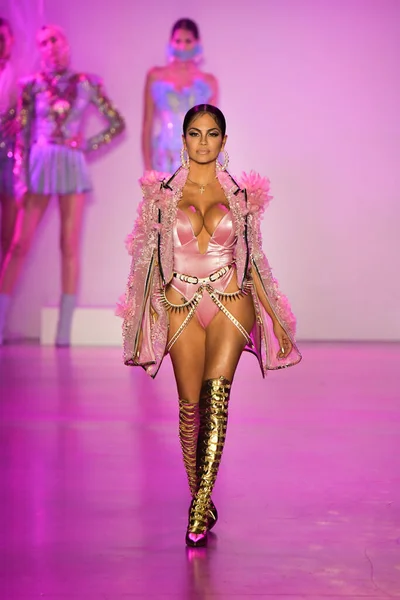 New York New York February Singer Natti Natasha Walks Runway — Stockfoto