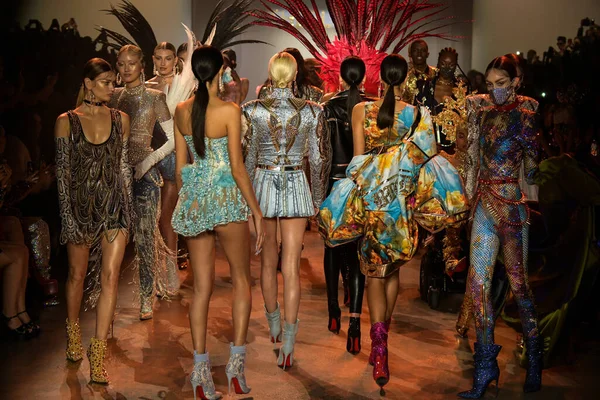 New York New York February Models Walk Runway Finale Blonds — 스톡 사진