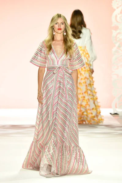 New York New York September Model Walks Runway Badgley Mischka — Stockfoto