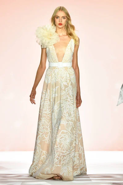 New York New York September Model Walks Runway Badgley Mischka — Stockfoto