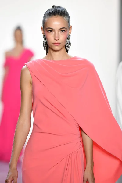 New York New York September Model Walks Runway Tadashi Shoji — 图库照片