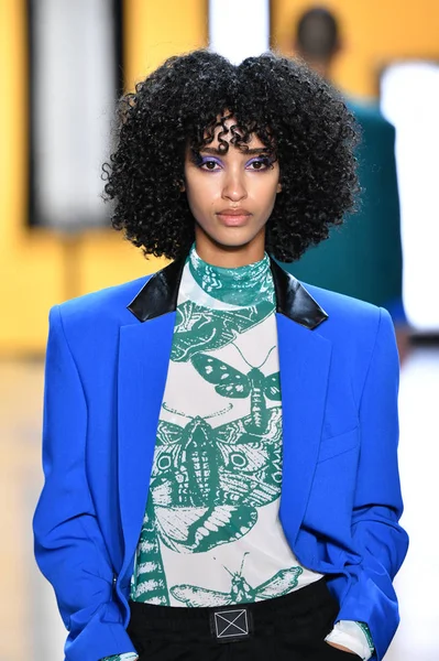 New York New York September Model Walks Runway Dirty Pineapple — Stockfoto