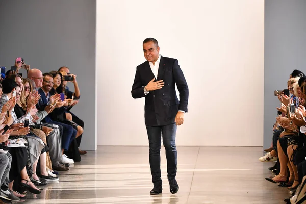 New York New York September Designer Bibhu Mohapatra Greets Audience — Stock Photo, Image