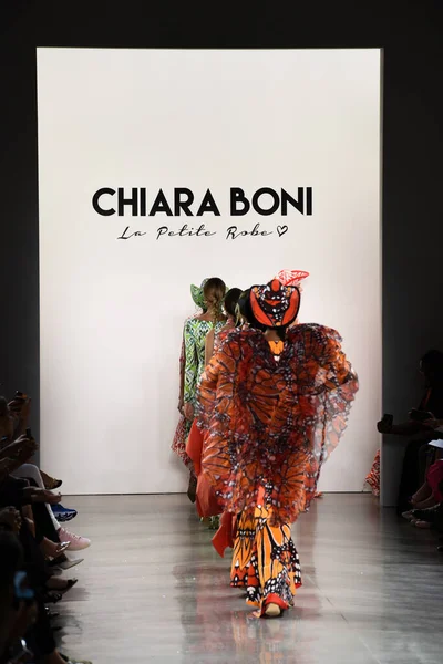 ニューヨーク 2019年9月7日 ニューヨーク ファッションウィーク期間中のシアラ ボニのランウェイフィナーレをモデルが歩く Shows Gallery Spring Studios 2019年9月7日ニューヨーク — ストック写真