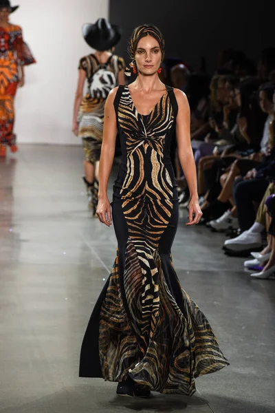 New York New York September Model Walks Runway Chiara Boni — Stock Photo, Image