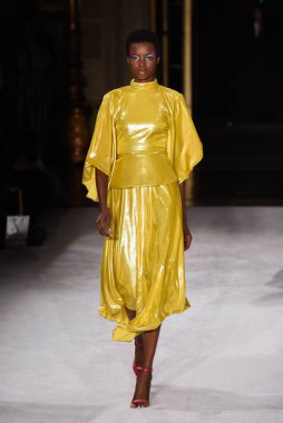 New York Moda Haftası 'nda Christian Siriano için bir model podyumda yürüyor: The Shows 07 Eylül 2019, New York City, New York. 