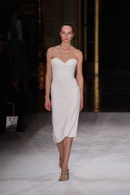 New York Moda Haftası 'nda Christian Siriano için bir model podyumda yürüyor: The Shows 07 Eylül 2019, New York City, New York. 