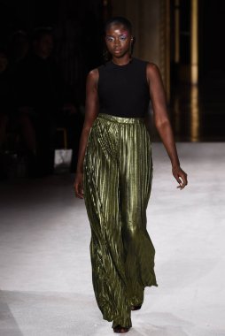 New York Moda Haftası 'nda Christian Siriano için bir model podyumda yürüyor: The Shows 07 Eylül 2019, New York City, New York. 