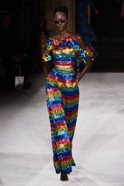 New York Moda Haftası 'nda Christian Siriano için bir model podyumda yürüyor: The Shows 07 Eylül 2019, New York City, New York. 