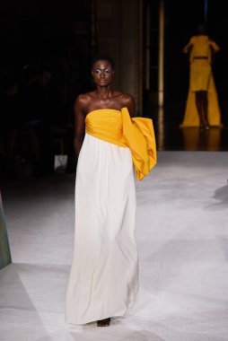 New York Moda Haftası 'nda Christian Siriano için bir model podyumda yürüyor: The Shows 07 Eylül 2019, New York City, New York. 