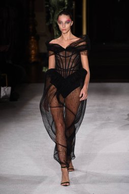 New York Moda Haftası 'nda Christian Siriano için bir model podyumda yürüyor: The Shows 07 Eylül 2019, New York City, New York. 