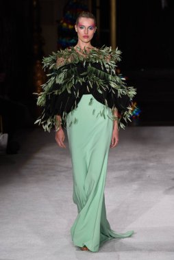 New York Moda Haftası 'nda Christian Siriano için bir model podyumda yürüyor: The Shows 07 Eylül 2019, New York City, New York. 