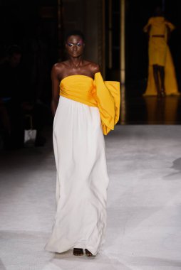 New York Moda Haftası 'nda Christian Siriano için bir model podyumda yürüyor: The Shows 07 Eylül 2019, New York City, New York. 