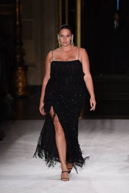 New York Moda Haftası 'nda Christian Siriano için bir model podyumda yürüyor: The Shows 07 Eylül 2019, New York City, New York. 