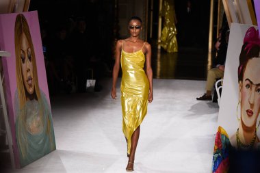 New York Moda Haftası 'nda Christian Siriano için bir model podyumda yürüyor: The Shows 07 Eylül 2019, New York City, New York. 