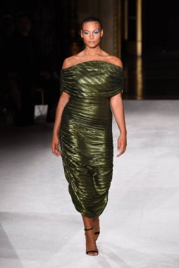 New York Moda Haftası 'nda Christian Siriano için bir model podyumda yürüyor: The Shows 07 Eylül 2019, New York City, New York. 