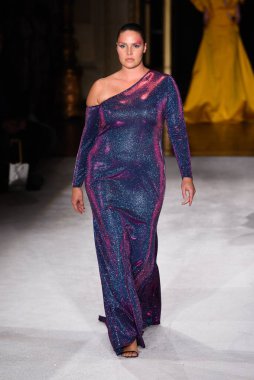 New York Moda Haftası 'nda Christian Siriano için bir model podyumda yürüyor: The Shows 07 Eylül 2019, New York City, New York. 